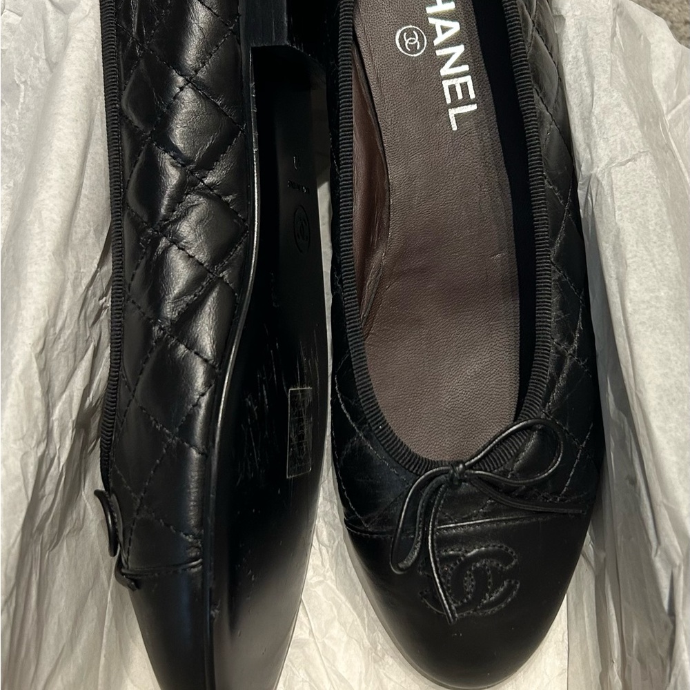 CHANEL Black Quilted Flats with Bow - Picture 2 of 5